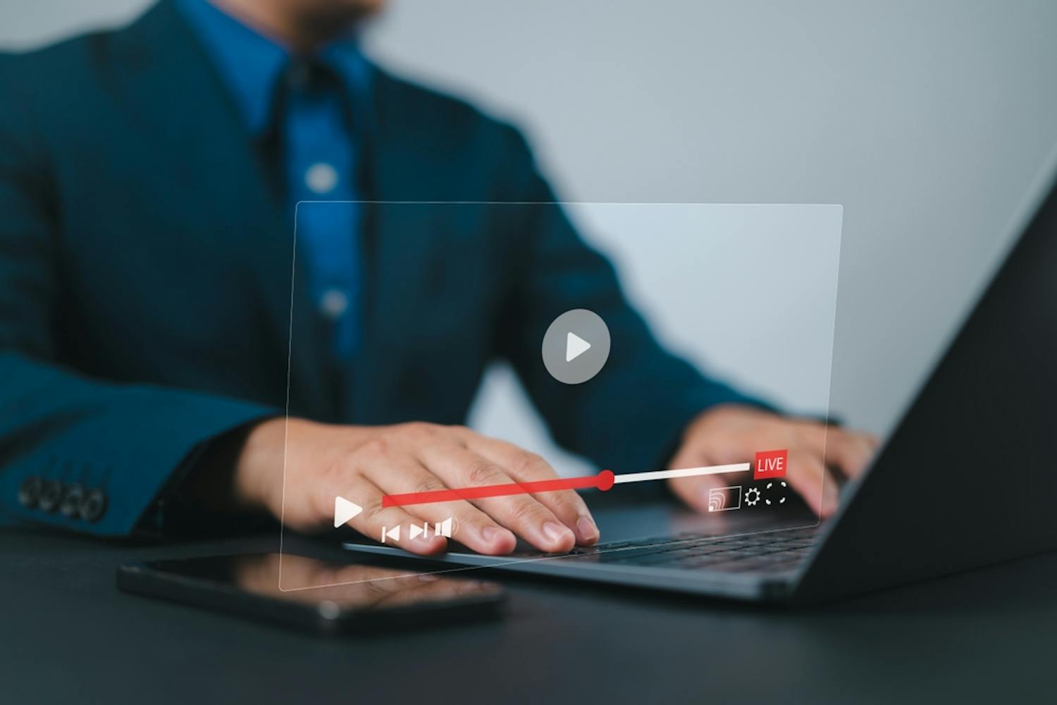 Businesswoman,Watching,A,Live,Stream.online,Live,Stream,Window.,Video,Streaming